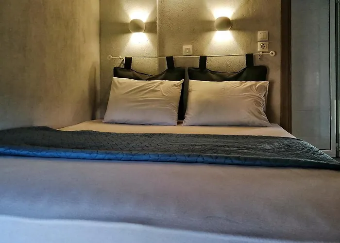 Isalos בית הארחה