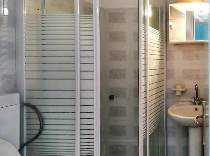 Isalos بيت ضيافة فليكا